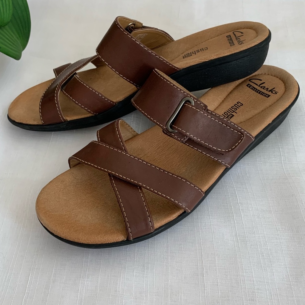 Collection by Clarks Red Manilla Pluma
Leather Sandal SOFT CUSHION Women.